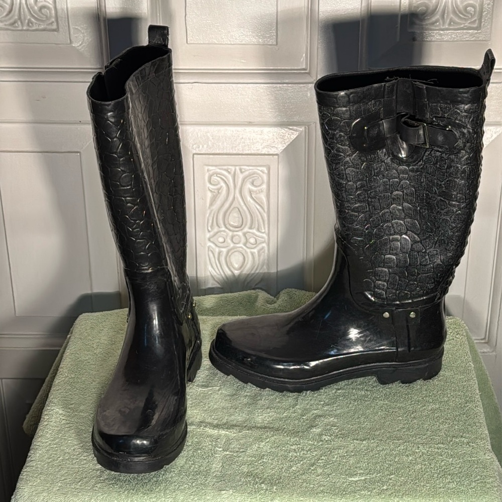 Black Cooelli Upper Design & Buckle Rain Boot Size 6